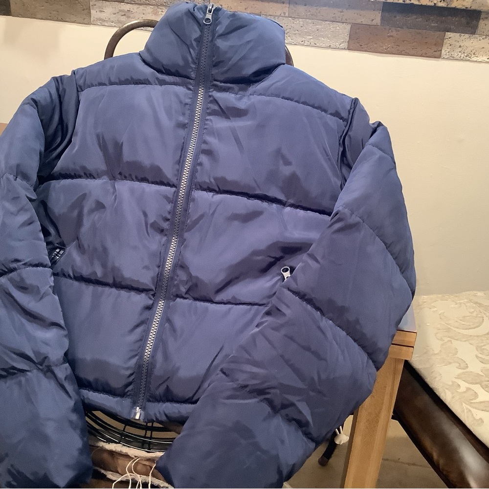 Navy Blue Puffer Jacket with High Collar and Insulation